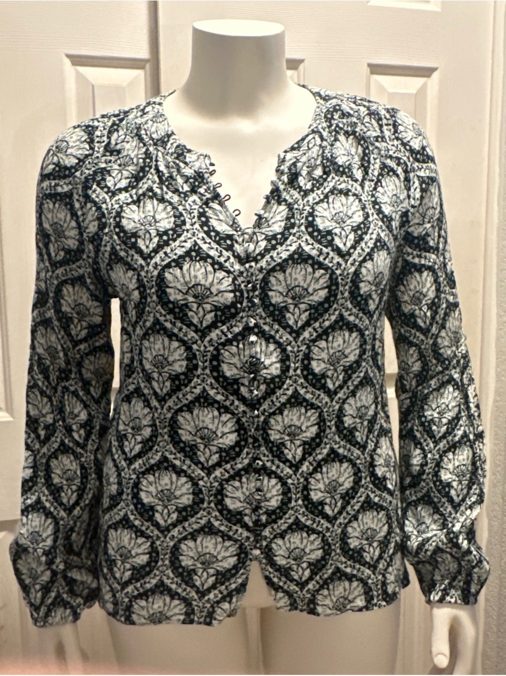 White House Black Market black & White Printed Button-Down Blouse